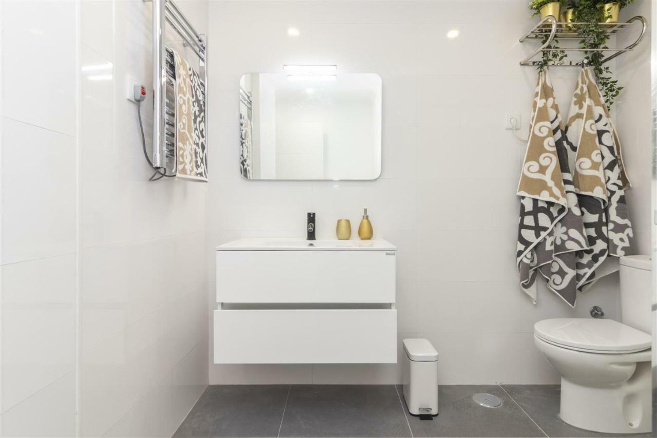 Apartament Calcada Dos Barbadinhos Lizbona Zewnętrze zdjęcie